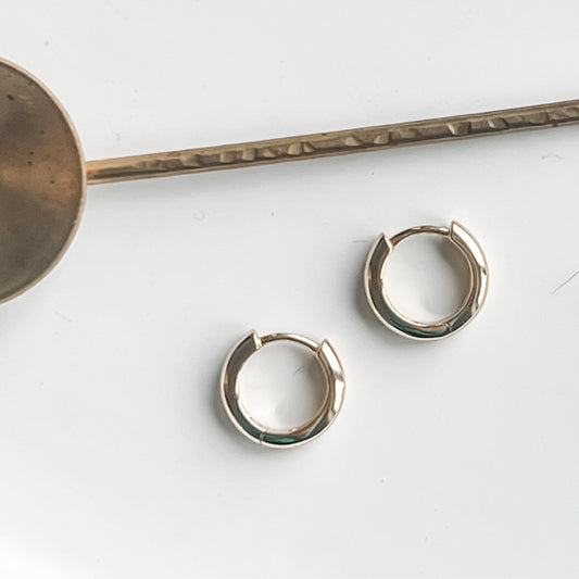 Viola Thick Huggie Medium